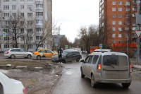 В Пролетарском районе Opel колесом провалился в дорожную яму, Фото: 1