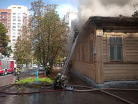 На пересечении улиц Гоголевская и Свободы загорелся жилой дом на 4 семьи, Фото: 16