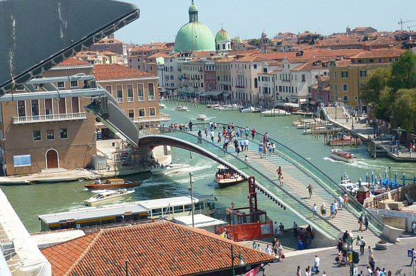 Стеклянный мост в Венеции.2012г.