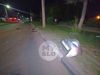 Крупное ДТП на ул. Металлургов в Туле: Nissan снес столб, пассажирку вышвырнуло из машины, Фото: 18
