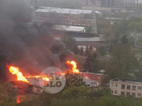 Пожар рядом со стадионом «Арсенал»: загорелся автосервис, Фото: 3