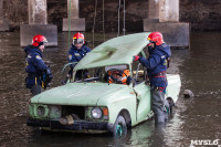 В Туле на Упе спасатели эвакуировали пострадавшего из упавшего в реку автомобиля, Фото: 40