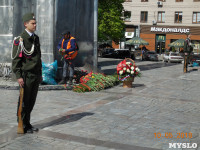 Дворники выбросили цветы с вечного огня, Фото: 14