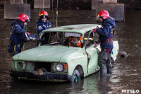 В Туле на Упе спасатели эвакуировали пострадавшего из упавшего в реку автомобиля, Фото: 37