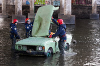 В Туле на Упе спасатели эвакуировали пострадавшего из упавшего в реку автомобиля, Фото: 41