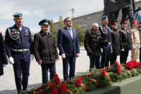 Алексей Дюмин возложил цветы к Вечному огню на площади Победы, Фото: 7