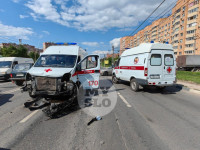 На проспекте Ленина в Туле  Mercedes-Benz подрезал скорую на встречке , Фото: 9