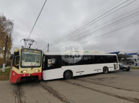 Трамвай столкнулся с автобусом, Фото: 2