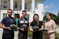Депутаты облдумы и члены Молодежного парламента посадили цветы, Фото: 37