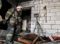 В Туле в Левобережном загорелась квартира: из окна спасатели вытащили женщину с младенцем, Фото: 10