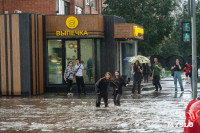 Эмоциональный фоторепортаж с самой затопленной улицы город, Фото: 8