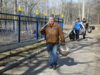 Субботник в Комсомольском парке с Владимиром Груздевым, 11.04.2014, Фото: 2