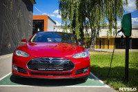 Владелец первого электромобиля Tesla рассказал, почему теперь не хочет ездить на других машинах, Фото: 20