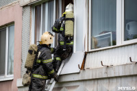 В Туле пожарным пришлось пилить дверь и выбивать окно из-за подгоревшей еды, Фото: 8