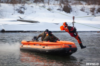 Провалившийся под лед школьник и терпящий бедствие рыбак: спасатели провели учения на Упе в Туле, Фото: 41