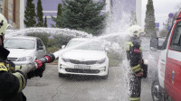 В Туле сотрудники МЧС проводили на пенсию руководителя, окатив водой из пожарных рукавов, Фото: 16