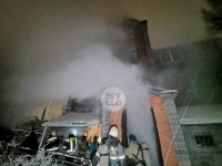 В Туле пожарные вынесли из горящего особняка больную женщину, Фото: 3