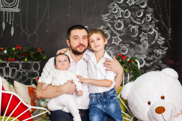 С сыновьями - Руслан (5 лет) и Андрей (2 месяца)