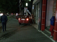На ул. Первомайской иномарка въехала в офис Tele2, Фото: 5