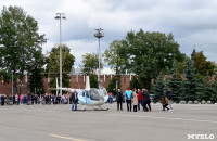 Толпа туляков взяла в кольцо прилетевшего на вертолете Леонида Якубовича, чтобы получить мороженное, Фото: 30