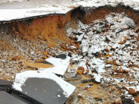Хронический провал: после порыва на водоводе на ул. Хворостухина опять образовалась огромная яма, Фото: 4