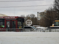 Улица Металлургов в Туле встала в пробке из-за ДТП с автобусом, Фото: 3
