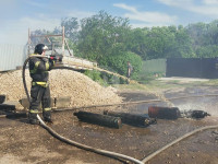 В Туле соседи и пожарные отстояли от огня частный дом, Фото: 14
