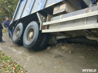 В Туле на ул. Луначарского грузовик провалился под землю, Фото: 11