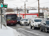 Улица Металлургов в Туле встала в пробке из-за ДТП с автобусом, Фото: 5