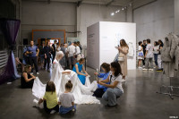  Вышивальный перфоманс: в Туле состоялся финисаж выставки о синтезе моды и современного искусства, Фото: 88