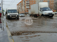 Перекресток Красноармейского проспекта и ул. Лейтейзена затопило водой, Фото: 3