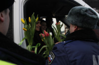Полицейские поздравили автоледи с 8 Марта, Фото: 9