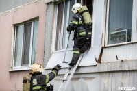 В Туле пожарным пришлось пилить дверь и выбивать окно из-за подгоревшей еды, Фото: 7