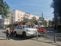 В Туле Chevrolet не разъехался с трамваем и смял забор, Фото: 1