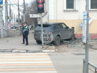 В Туле внедорожник врезался в бывшее здание УГИБДД, Фото: 1