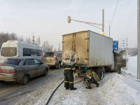 В Туле водитель бетономешалки и военные потушили горящую на трассе ГАЗель, Фото: 5
