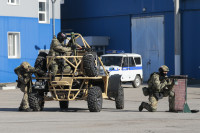 В Туле штурмовая группа ОМОН задержала условных вооруженных преступников, Фото: 5