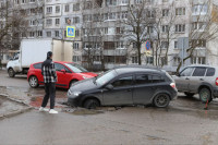 В Пролетарском районе Opel колесом провалился в дорожную яму, Фото: 6