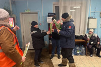С цветами на рабочем месте: сотрудниц «Тулгорэлектротранса» поздравили с 8 марта, Фото: 2