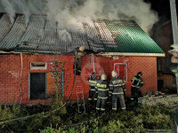 Пожар в Горелках: кирпичный сарай с сеном тушили несколько расчетов, Фото: 3