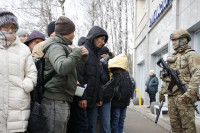 В миграционном центре на Рязанке замечено скопление полиции и Росгвардии, Фото: 11