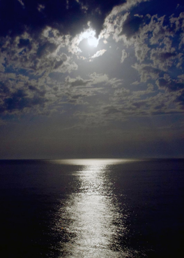 Море, небо, Луна...