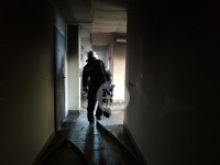В Туле в Левобережном загорелась квартира: из окна спасатели вытащили женщину с младенцем, Фото: 3