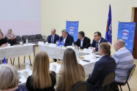 Алексей Эрк и Илья Беспалов обсудили с жителями Заречья благоустройство нового сквера, Фото: 6