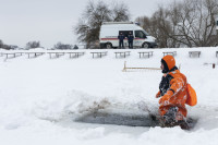 Человек повалился под лед: как спасти?, Фото: 19
