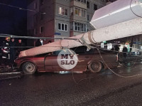 Водитель BMW снес столб на улице Металлургов в Туле, Фото: 2