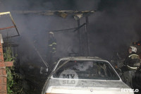 В Туле пожар уничтожил дом и три автомобиля, Фото: 3