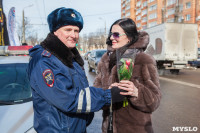 Сотрудники ГИБДД дарили тулячкам тюльпаны, Фото: 11