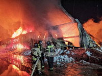 Крупный пожар в ангаре на Комбайновом заводе в Туле: фоторепортаж, Фото: 2