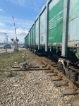 Причиной схода вагонов грузового поезда в Плеханова стали гнилые деревянные шпалы, Фото: 10
